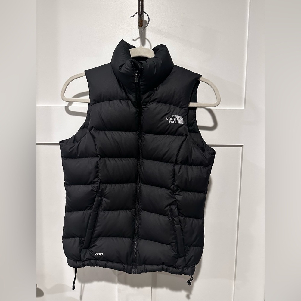 Women's The North Face Puffer Vest. 700. Black color. Size XS.